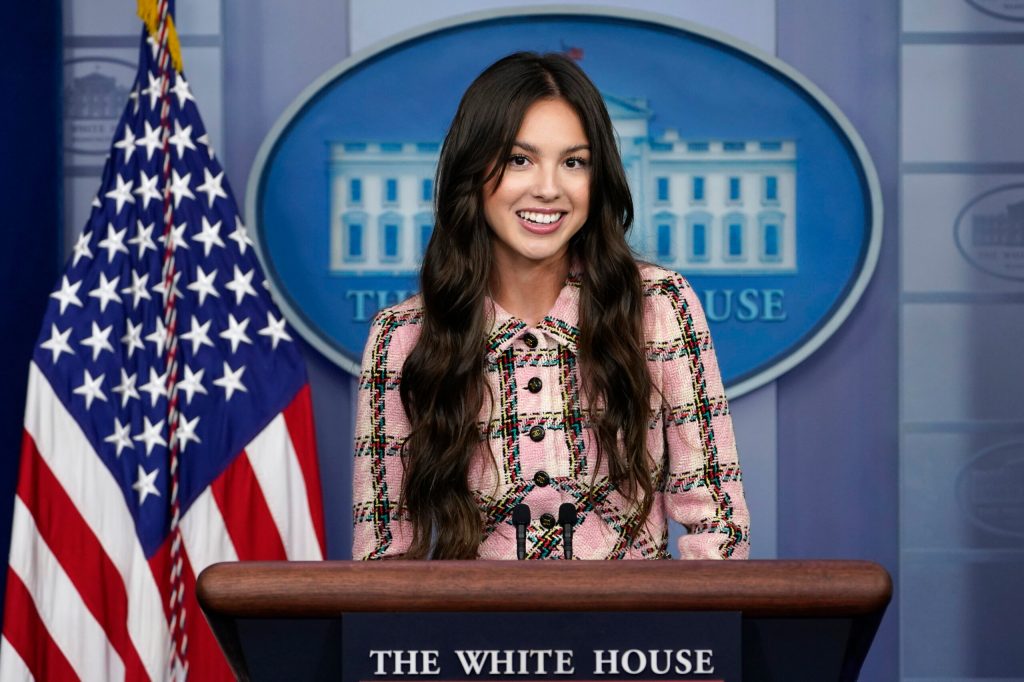 Olivia Rodrigo doesn’t appear to know anything about recent pop stars