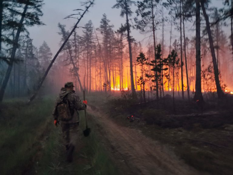 Massive fires engulf Siberia amid record heat wave Massive fires engulf Siberia amid record heat wave
