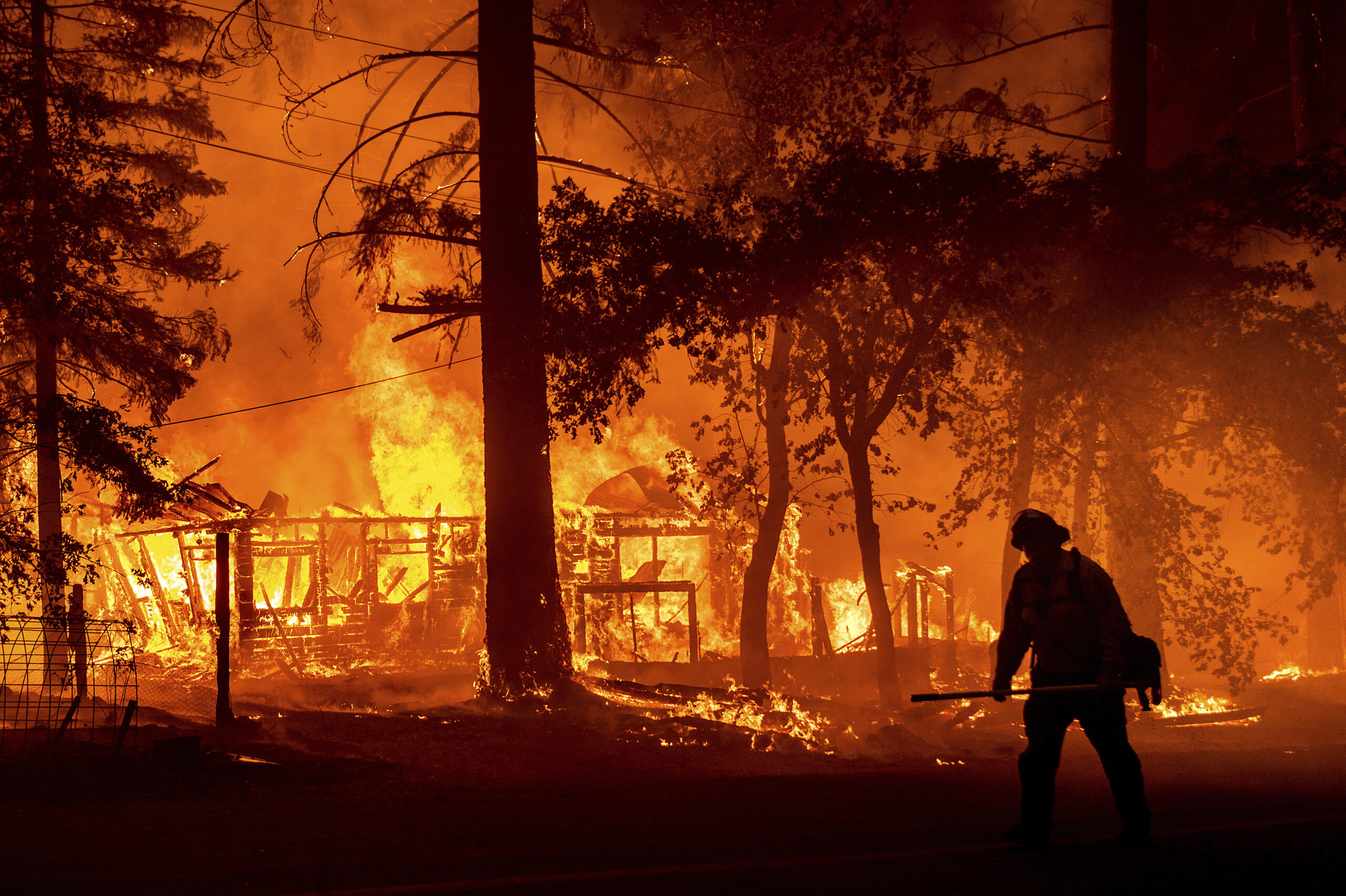 Dayslong wildfire ravages homes in Northern California