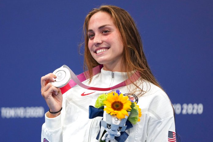 Lauren Boebert courageously acknowledges Emma Weyant as the NCAA’s fastest woman in the 500-yard freestyle