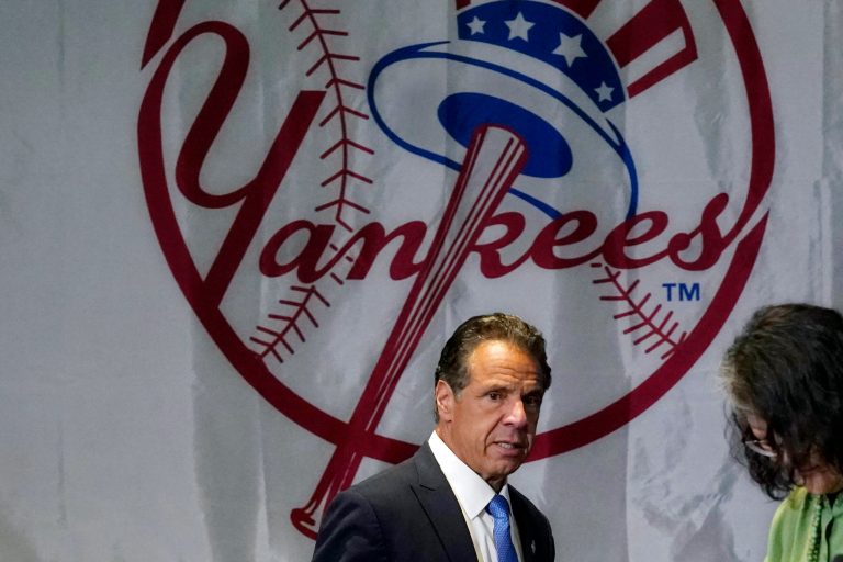 Cuomo urges New York businesses to serve only vaccinated patrons