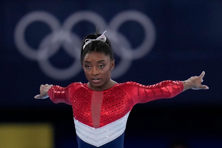 Simone Biles draws cheers — and jeers — for withdrawing from Olympic event over mental health