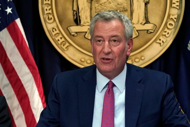 Bill de Blasio warns ‘very close eye’ should be kept on Cuomo during final days in office