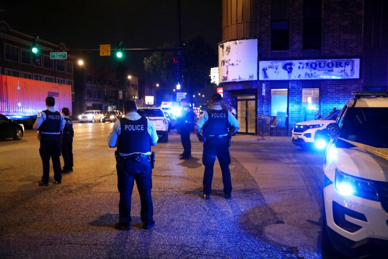 Chicago mourns death of police officer following another bloody weekend