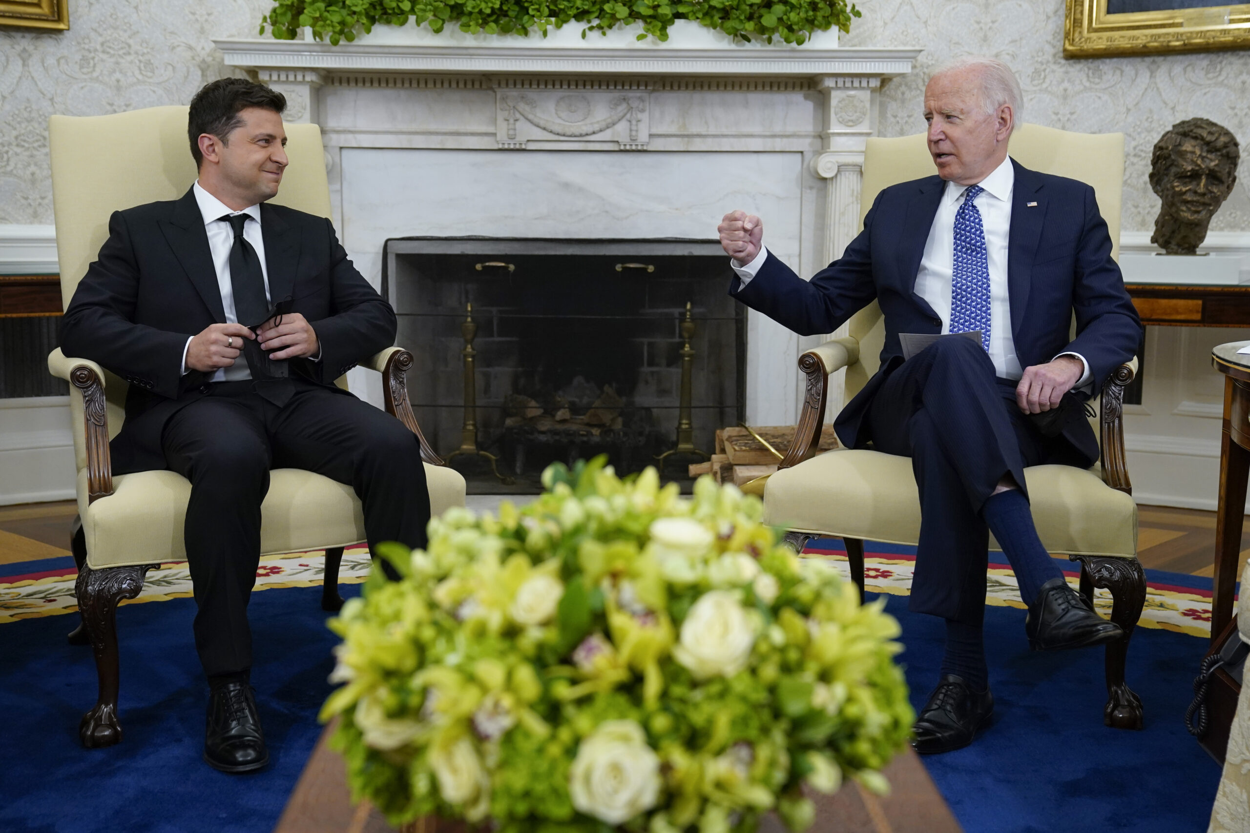 US offers Ukraine $1 billion to stabilize economy, intends to make billions more available