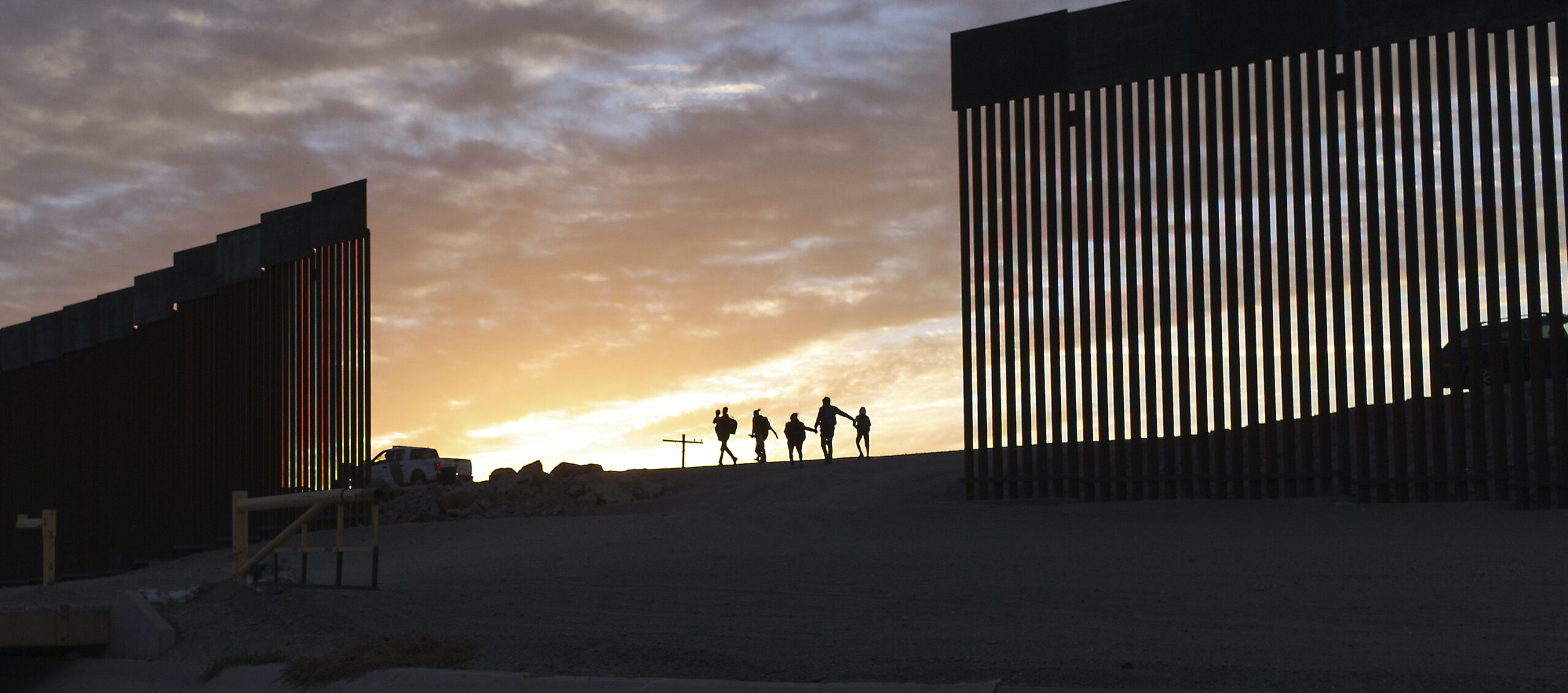 Arizona GOP governor candidate taunts Biden with vow to build border wall