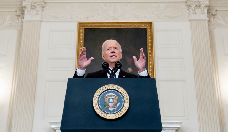 No clear ‘end’ to pandemic may hurt Biden and Democrats in 2022