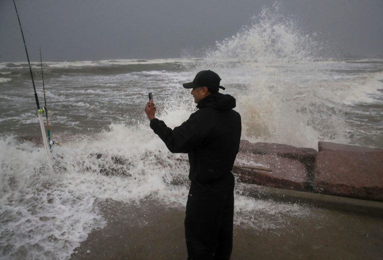 More than 400,000 without power in Houston following Tropical Storm Nicholas