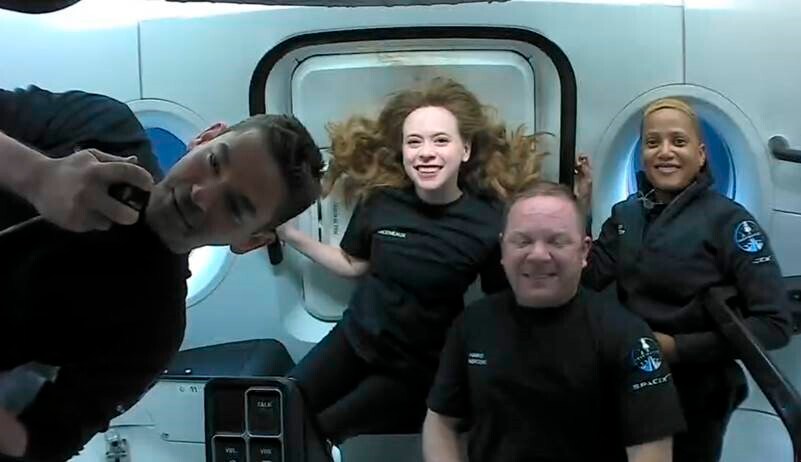 Trailblazing tourist trip to orbit ends with splashdown