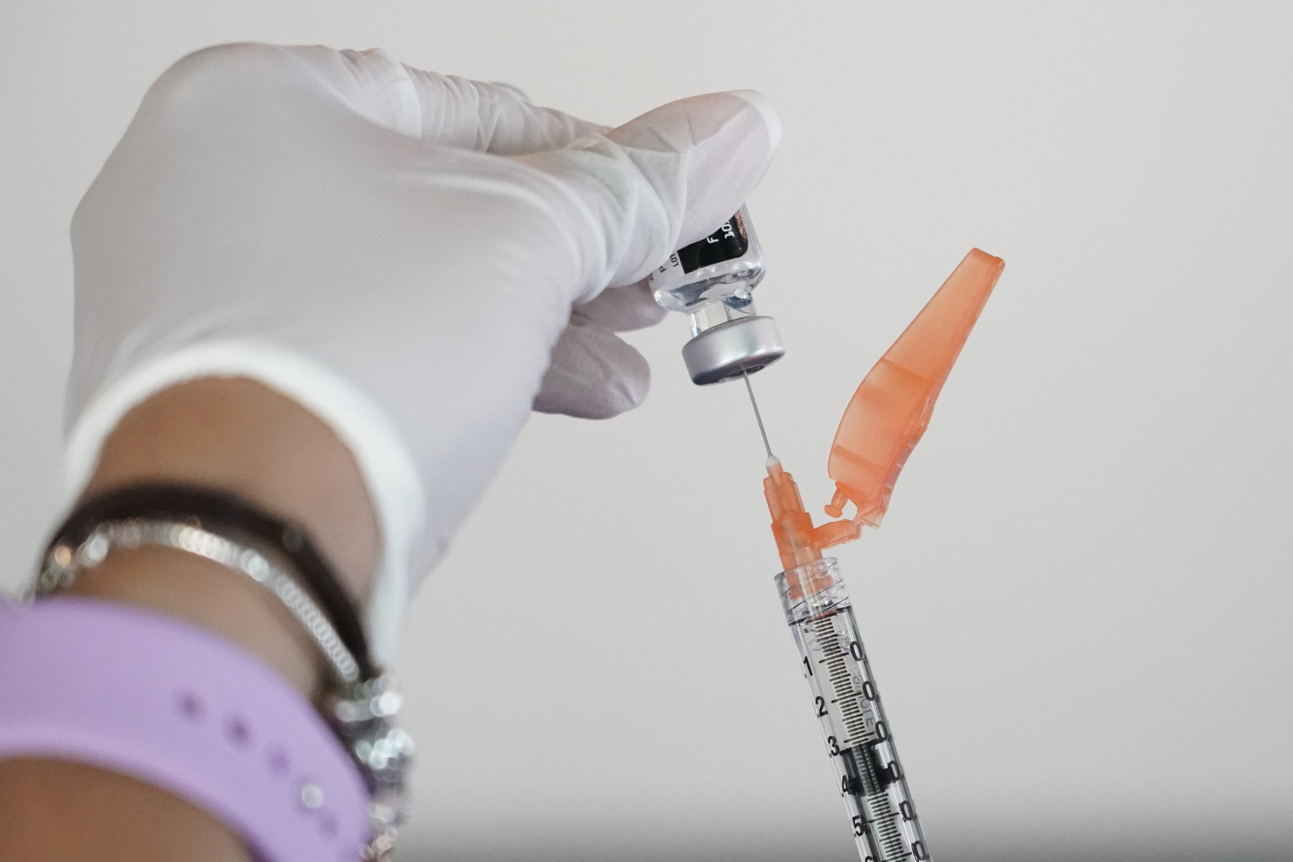 Vaccinated Michigan couple die minutes apart from COVID-19 while holding hands