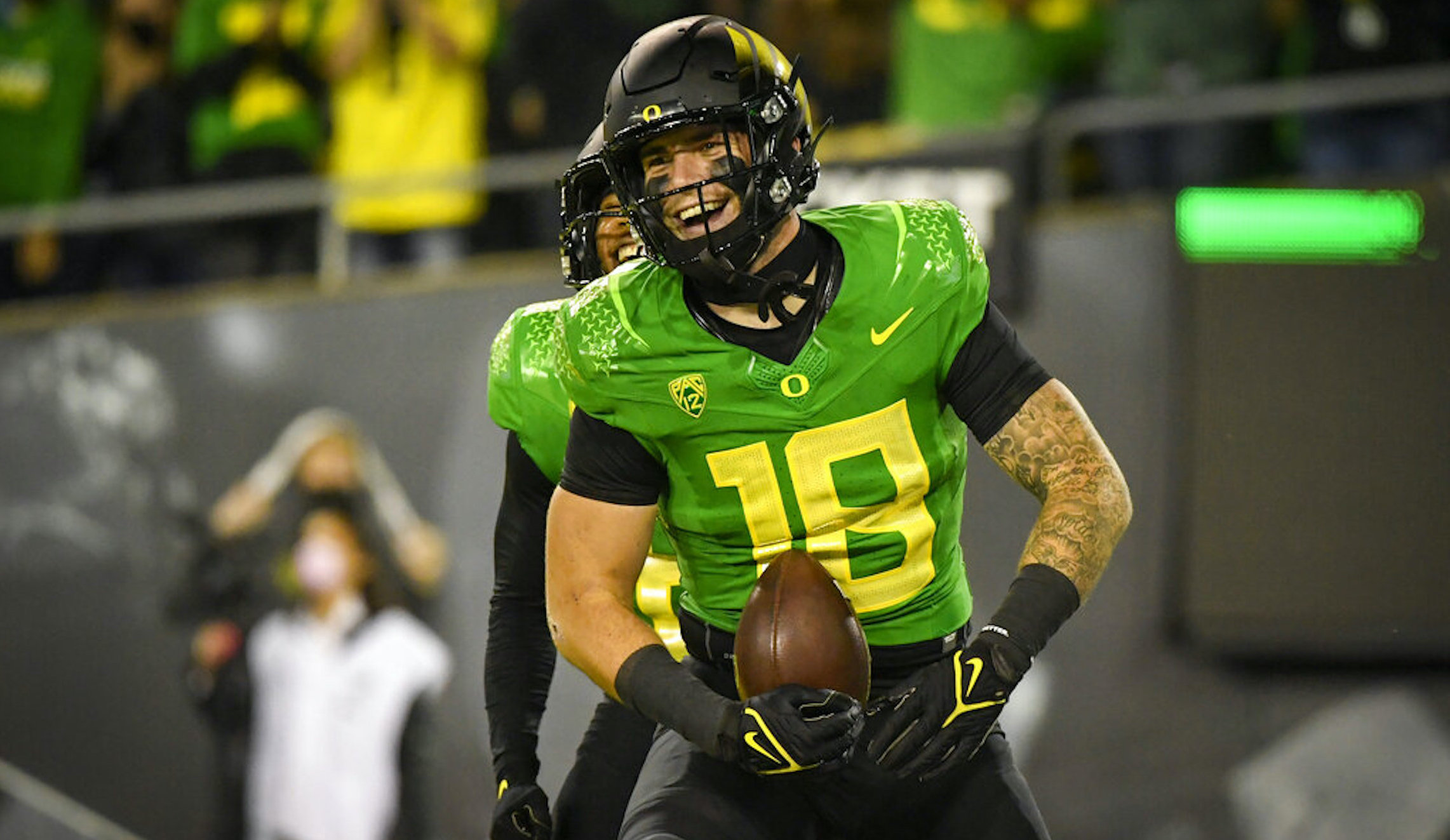 University of Oregon football player dies after hitting his head near Triangle Lake