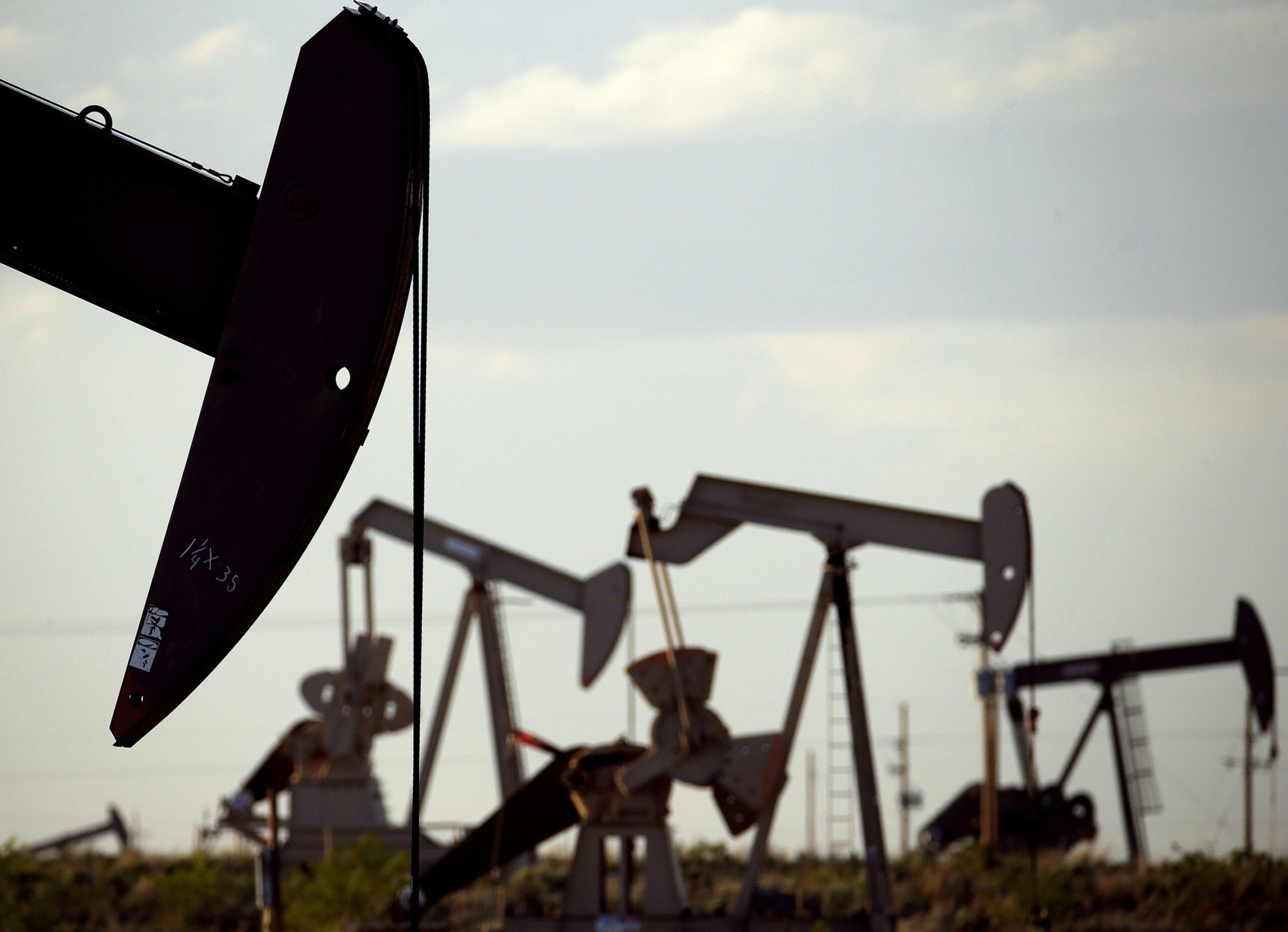 US projected to give up net oil exporter status this year