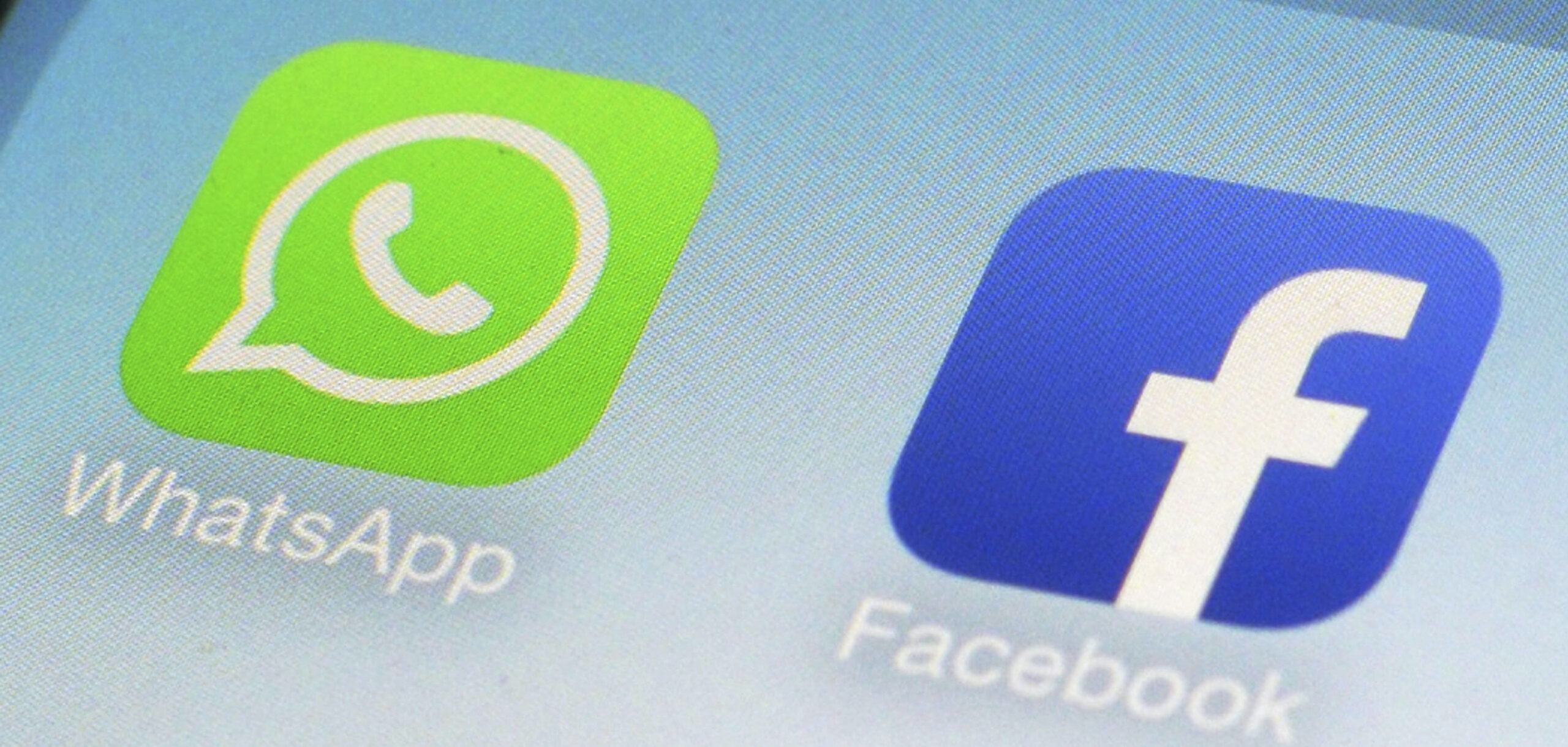Politicians poke fun at Facebook, Instagram outage