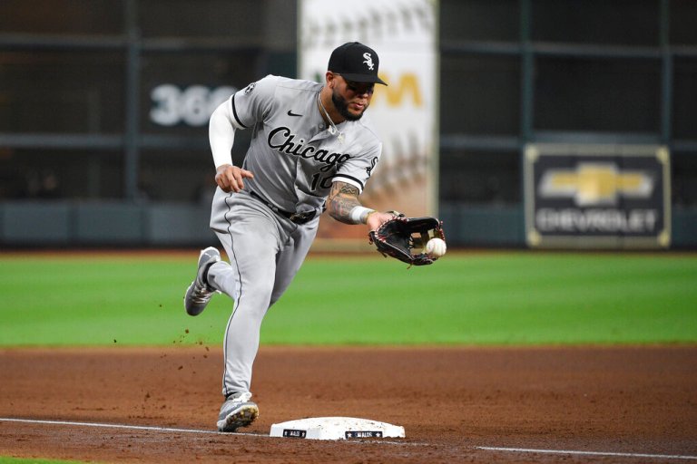MLB announcer apologizes after making racist ’40-acre-field’ remark about White Sox player