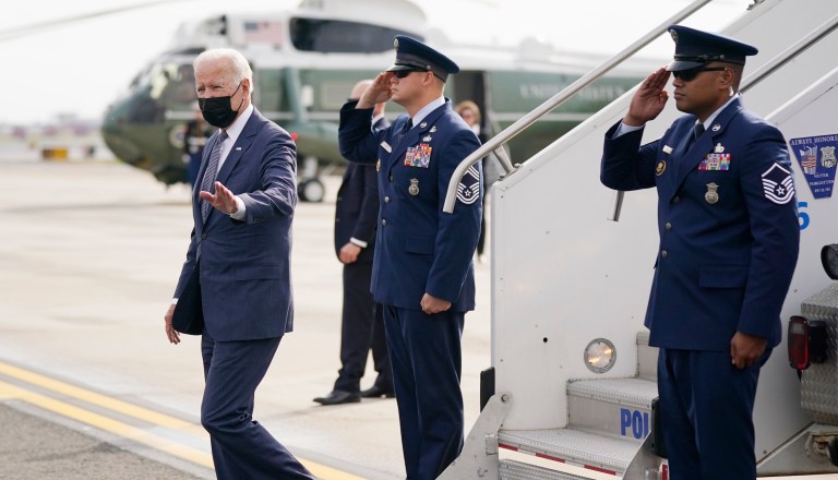 White House’s new guidance for international travelers includes stricter testing requirements for unvaccinated Americans