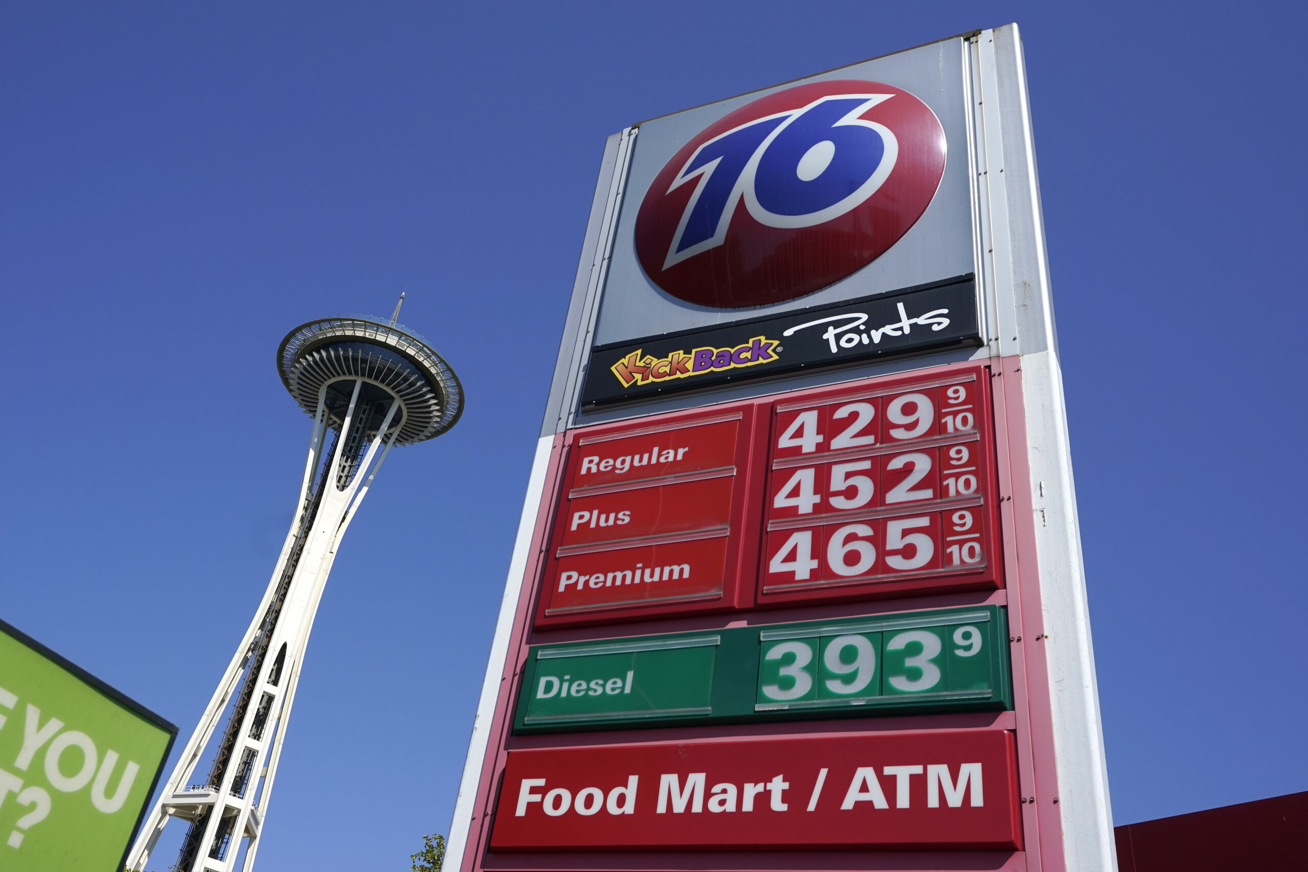 California gas prices hit record for second consecutive day