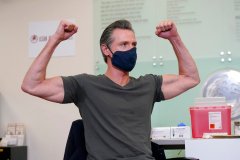 Disappearing Newsom scrambles to announce livestreamed ‘fireside chat’