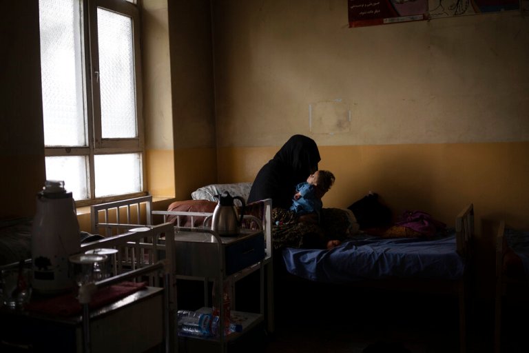 16 people killed in blast at Afghan military hospital