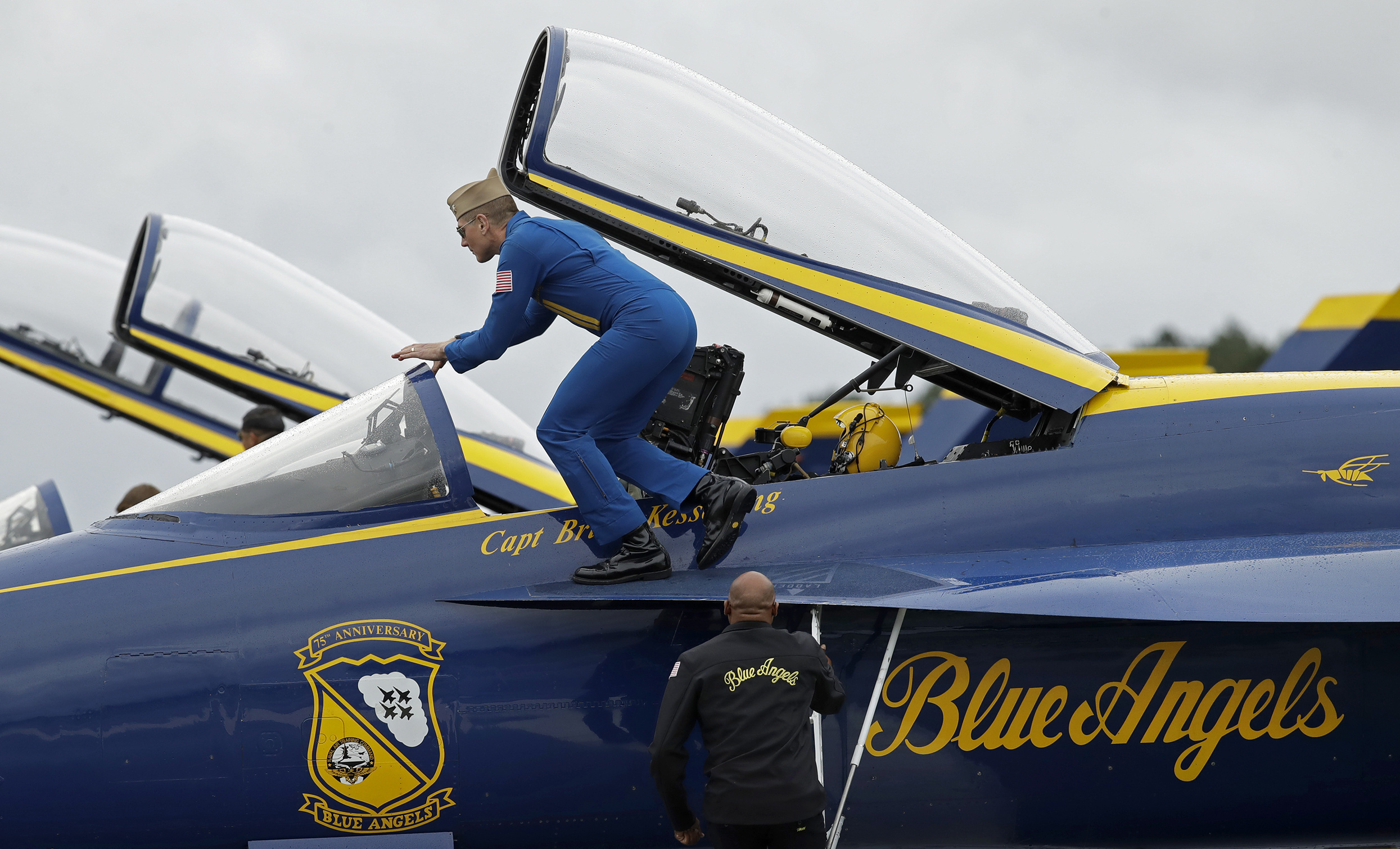 Blue Angels pick first female jet pilot for squad