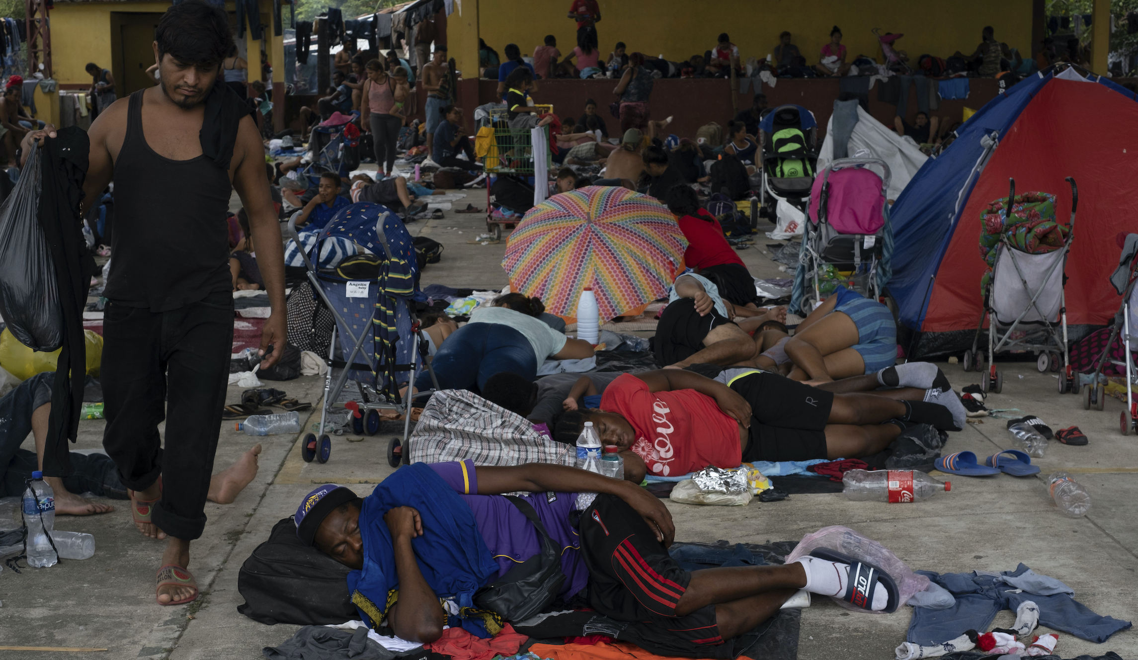 Migrant caravan delayed in Mexico by shooting and suspected Dengue fever outbreak