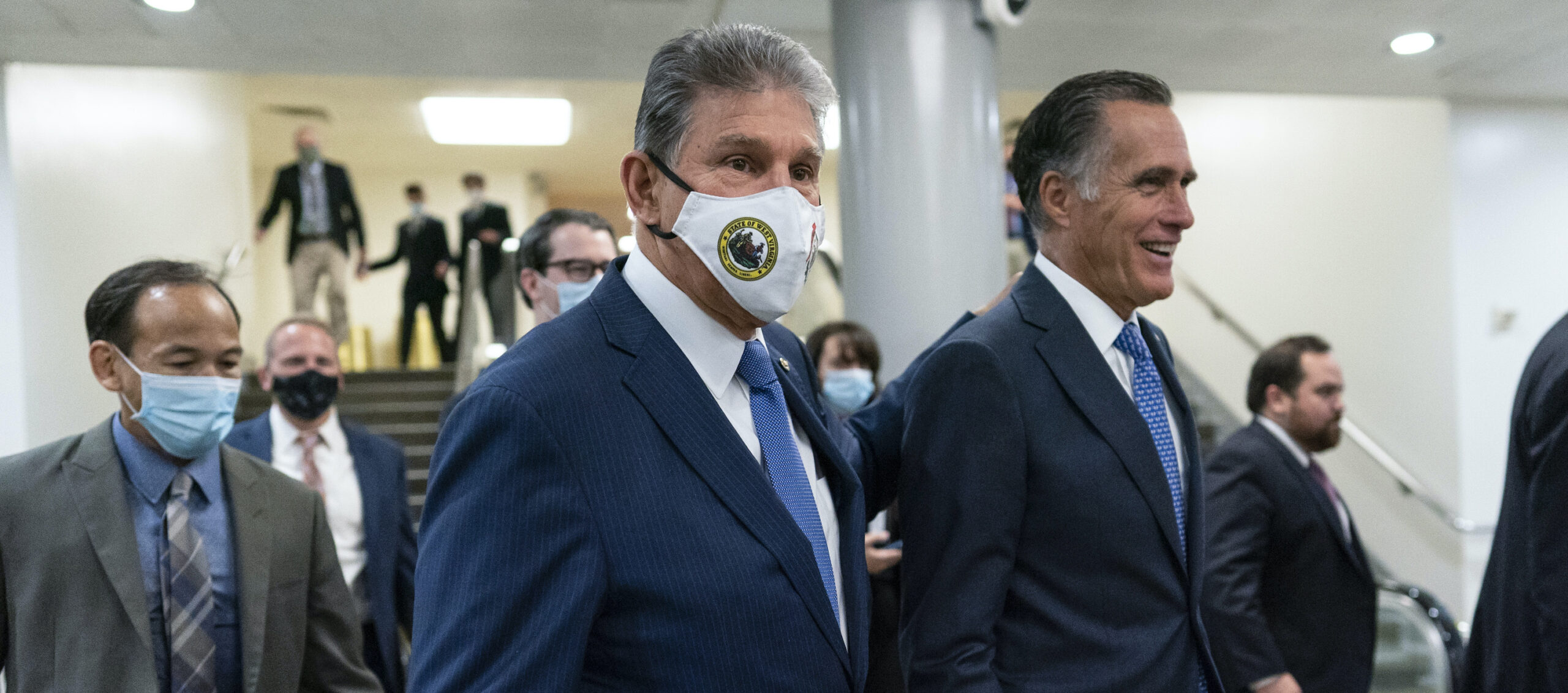 Billionaire GOP donor pledges massive fundraiser for Democratic Sen. Joe Manchin