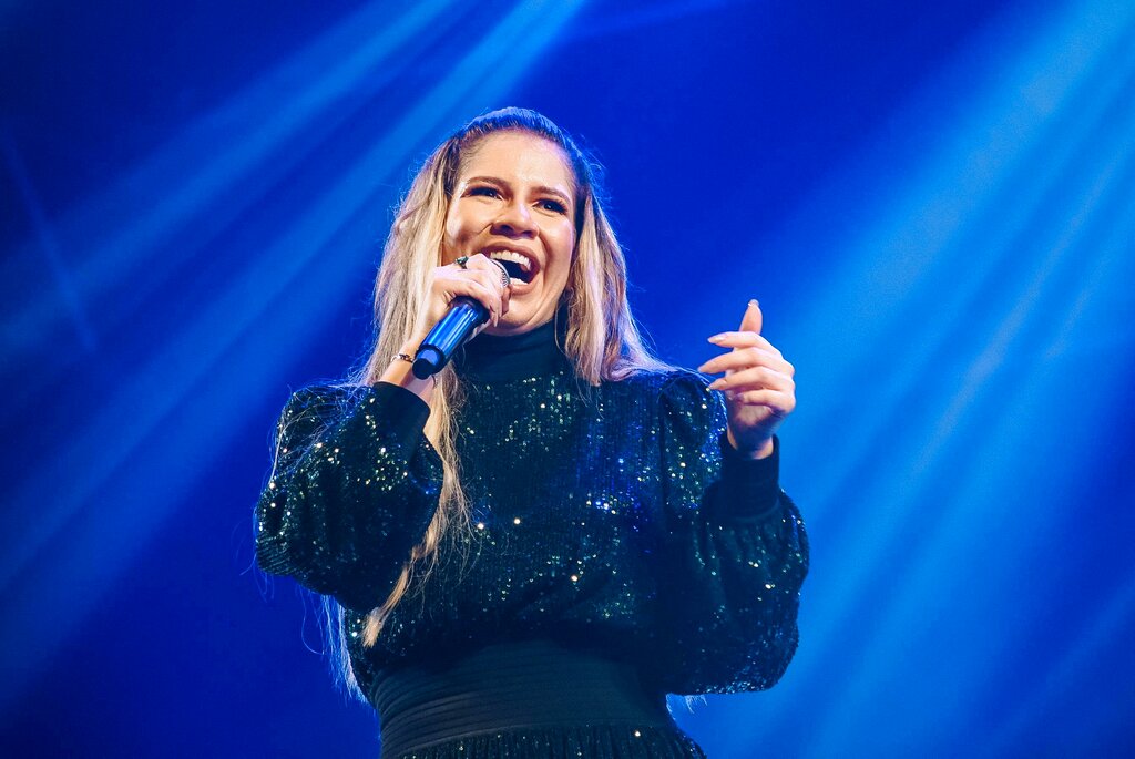 Brazilian singer Marilia Mendonca and four others killed in plane crash