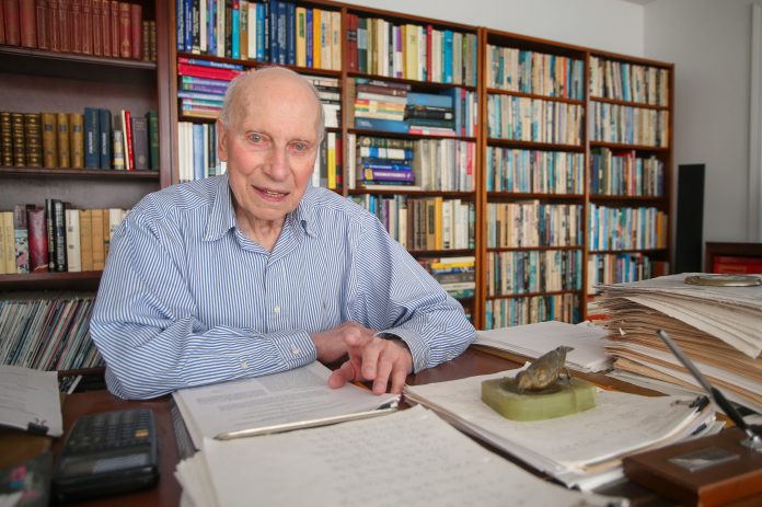 Man earns Ph.D., fulfills dream of being physicist — at 89