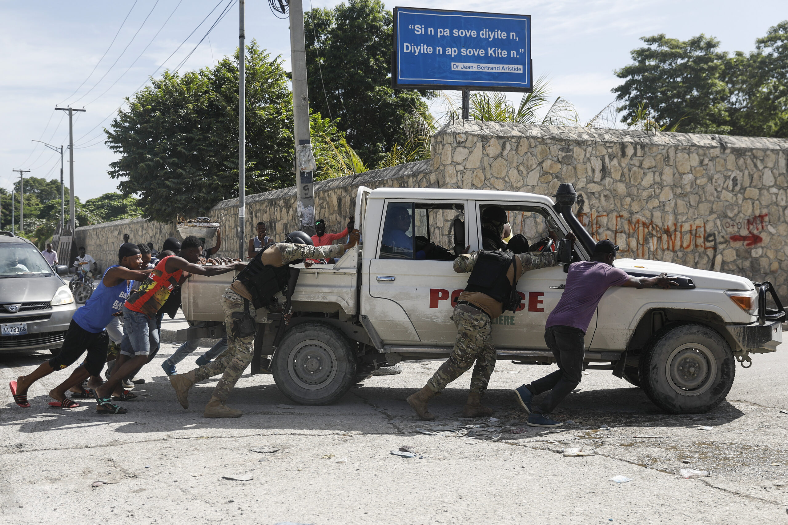 US urges citizens to leave Haiti amid fuel shortages and hostage situation