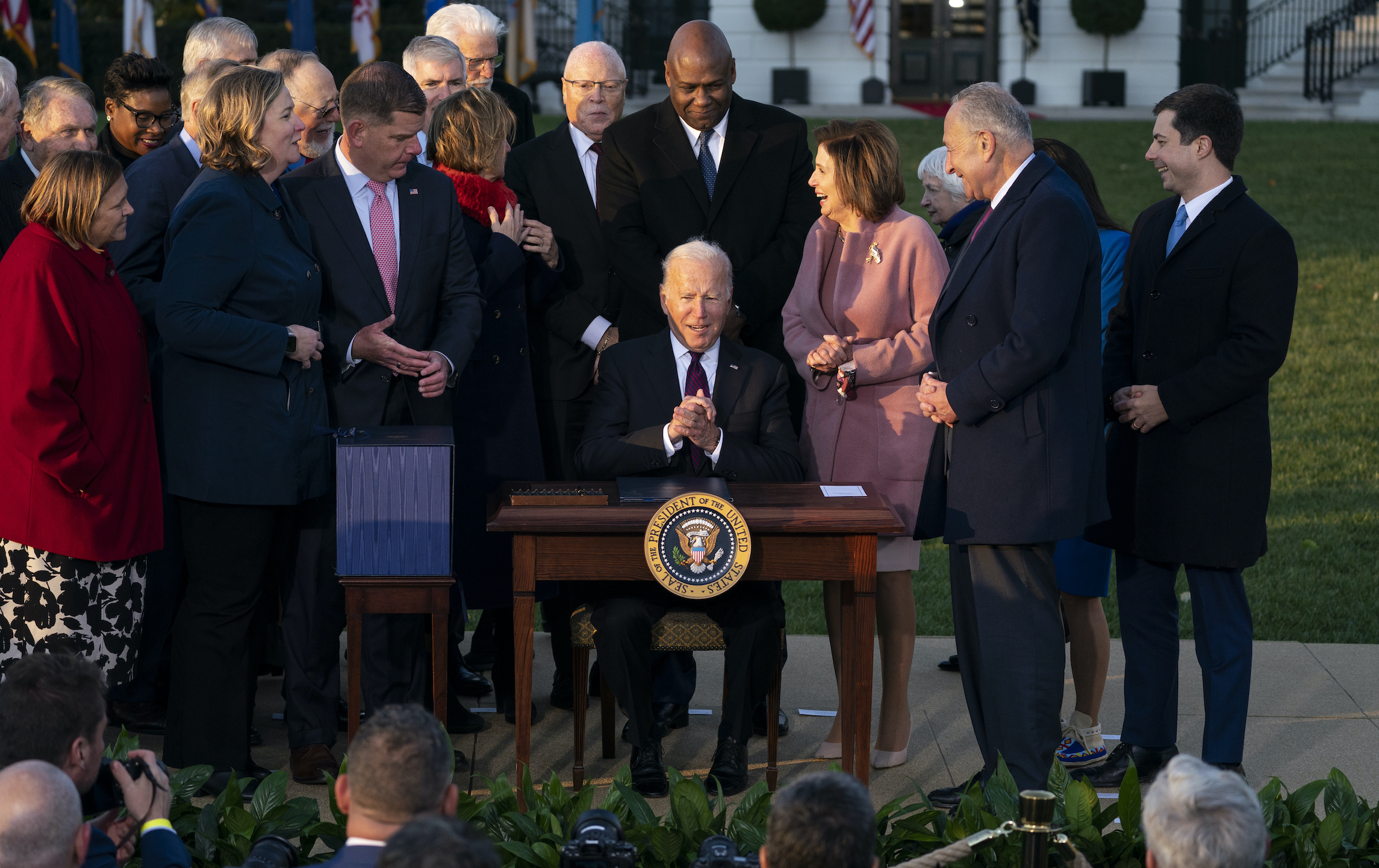 Biden serves up more word salad, jokes Jill Biden has second husband, loses his mask