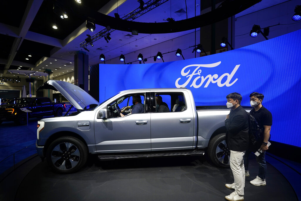WATCH: Auto guru tests out electric truck’s ‘abysmally bad’ towing ability