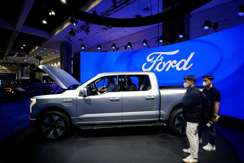 WATCH: Auto guru tests out electric truck’s ‘abysmally bad’ towing ability