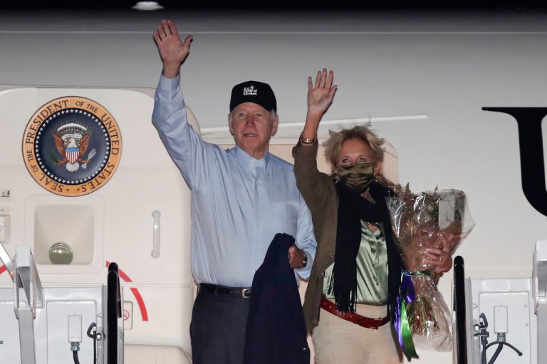 Voters turning away from Biden and Democrats as inflation and pandemic persist, polls show