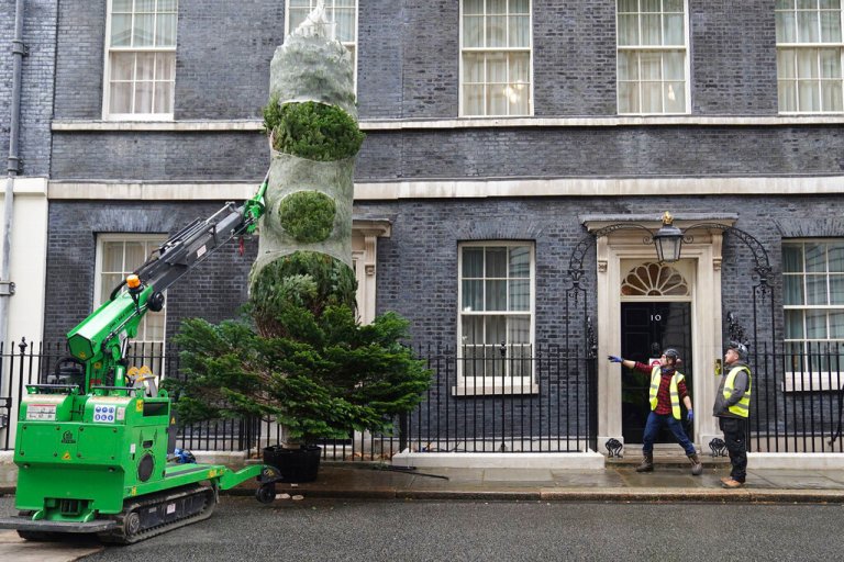 Buzz: White House ranks 5th, all hail pollster Celinda Lake, children see Civil War 2.0