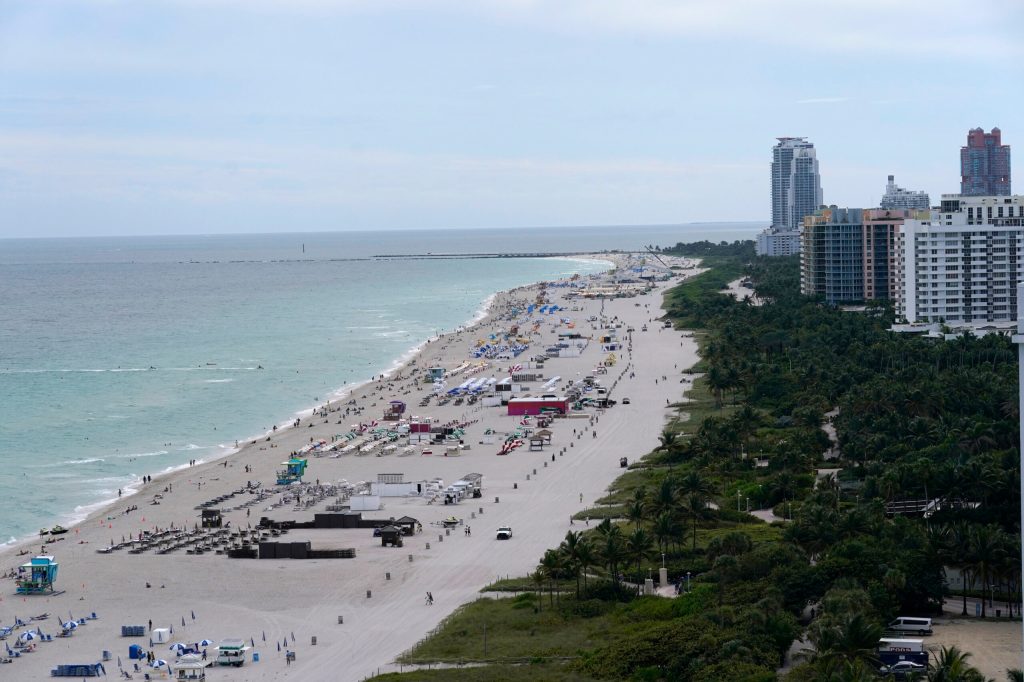 Florida touts record tourism numbers in third quarter despite travel warnings