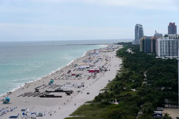 Florida touts record tourism numbers in third quarter despite travel warnings