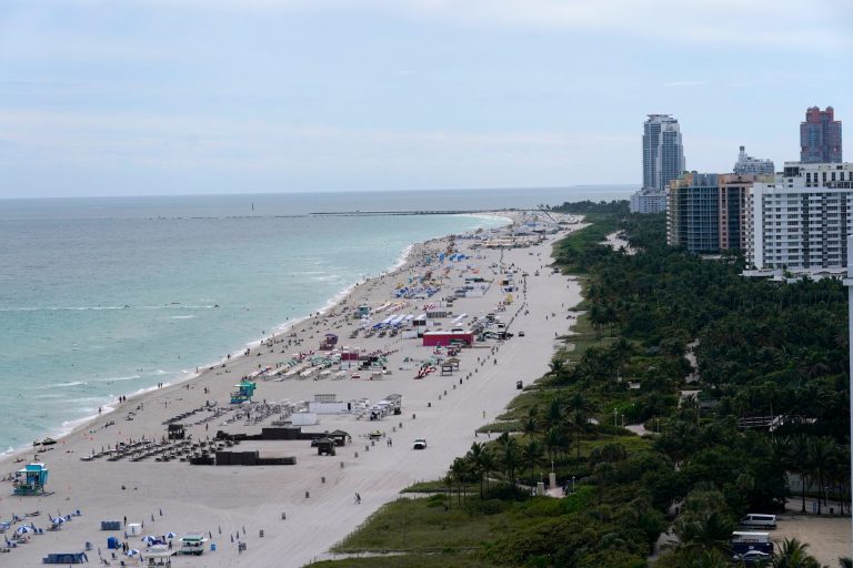 Florida touts record tourism numbers in third quarter despite travel warnings