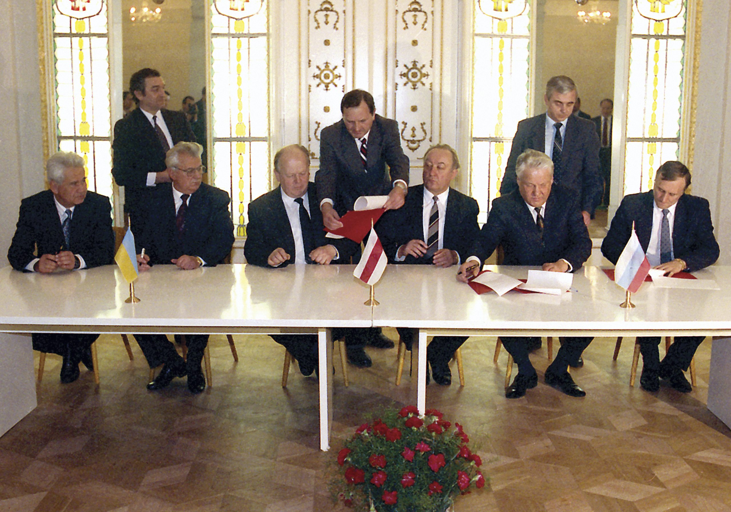 Yeltsin joins leaders of Soviet republics to sign an agreement effectively ending the USSR Dec. 8, 1991