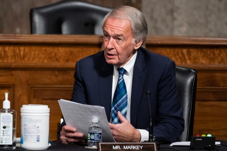 Markey planning bill to ban Russian petroleum imports