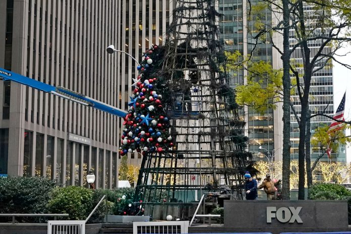 Fox News lights up new Christmas tree after original set on fire
