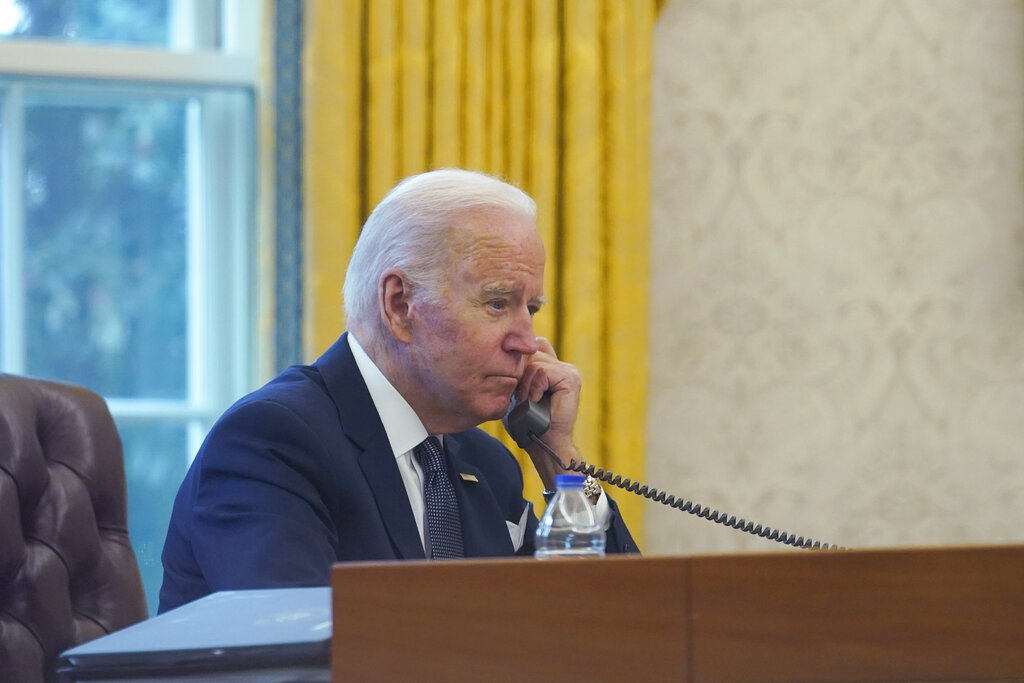 White House denies pressuring Ukraine to cede land to Russia
