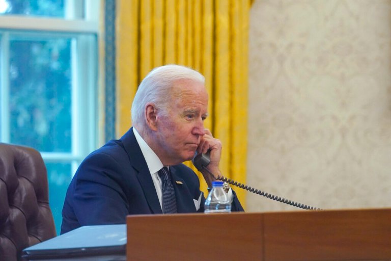 White House denies pressuring Ukraine to cede land to Russia