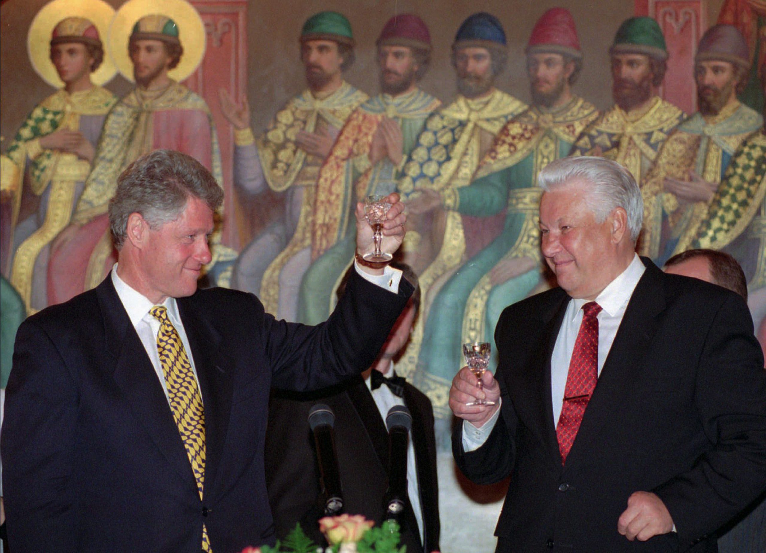 Boris Yeltsin meets with Bill Clinton in Moscow May 10, 1995