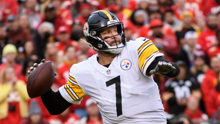 Pittsburgh fans get emotional as Roethlisberger prepares for likely last home game