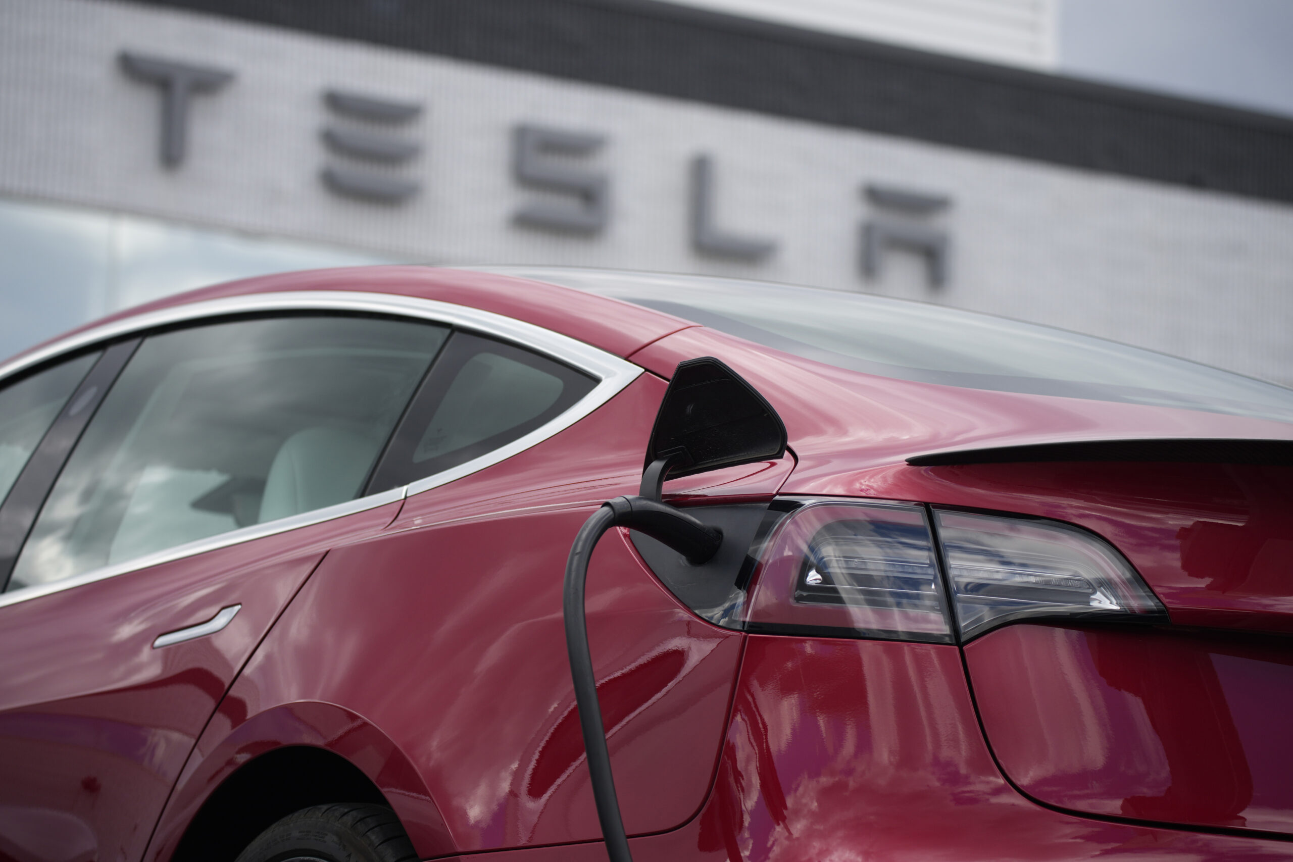 Man left ‘speechless’ and grateful to be alive after Tesla shakes before catching fire