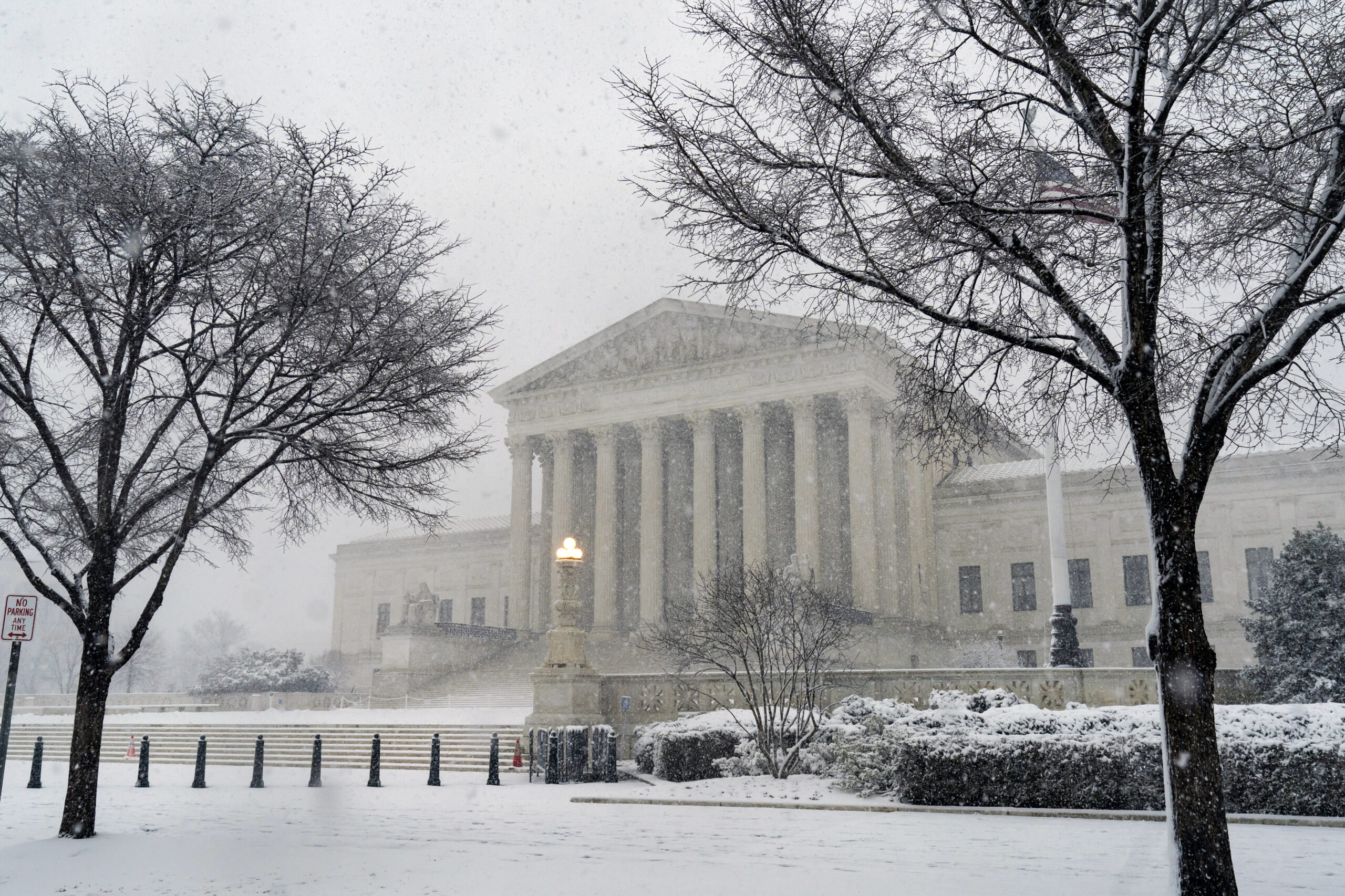 Supreme Court justices appear divided over vaccine requirements for big businesses