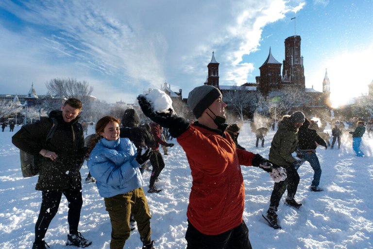 DC area gets biggest snowfall in years as schools delay return from winter break
