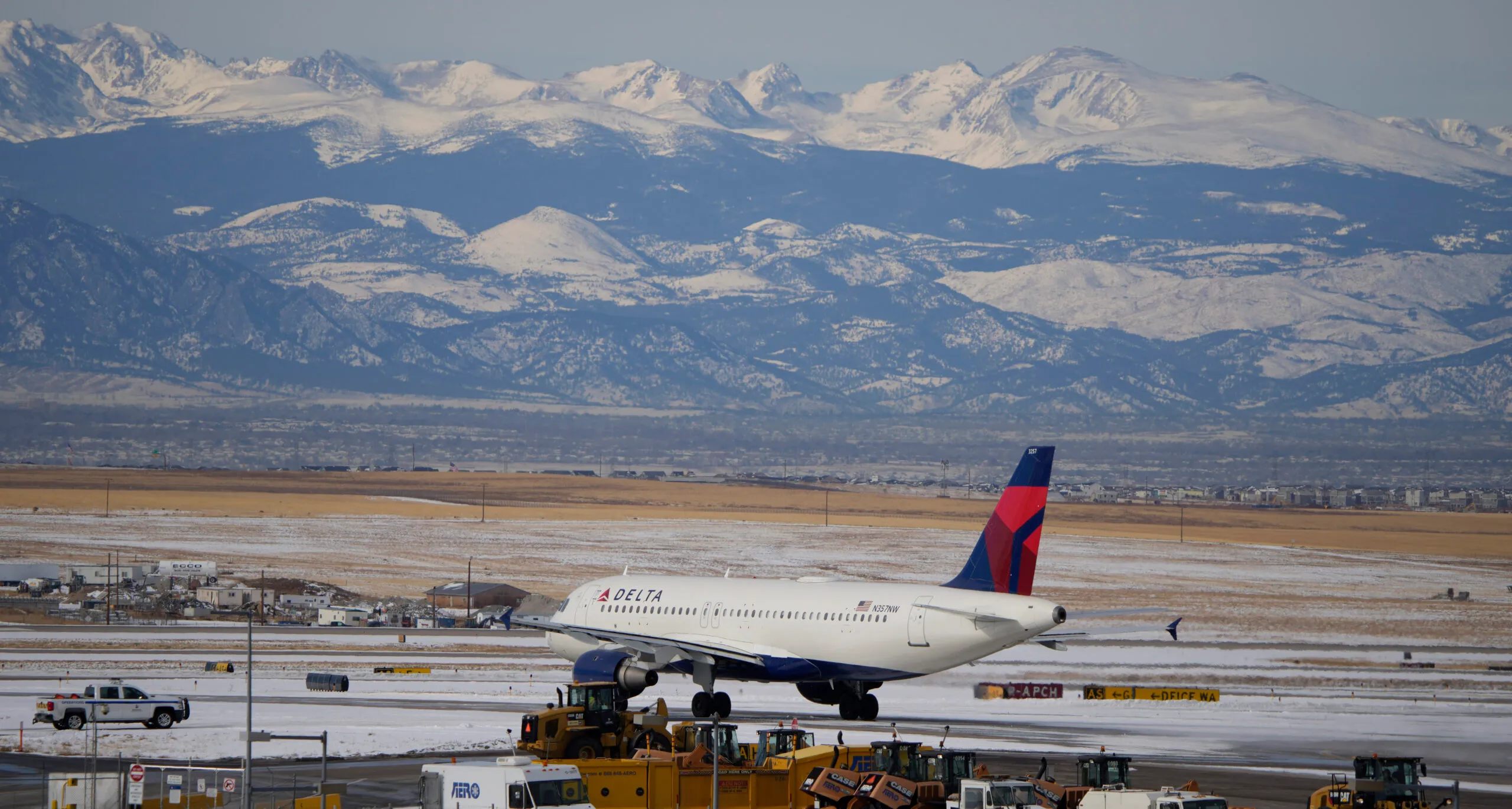 Massive winter storm has shut down more than 1,000 flights in US