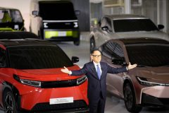 Toyota dethrones GM as top US car seller in 2021
