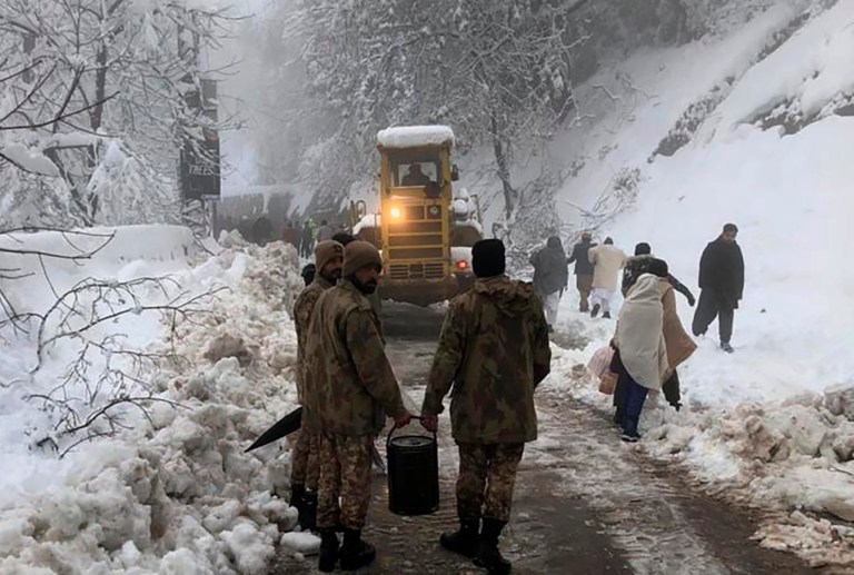 Cold kills 22 stuck in cars in heavy snow at Pakistan resort