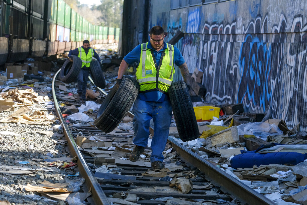 More than 80 firearms stolen by thieves who raided cargo trains in Los Angeles